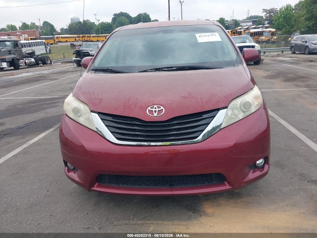 Toyota Sienna Le V6