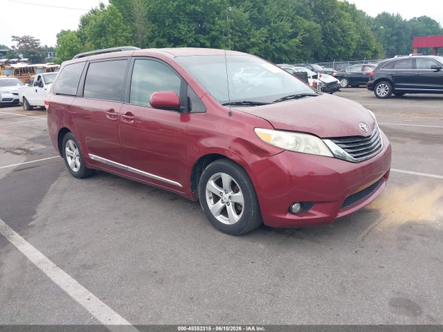 Salvage Toyota Sienna Image