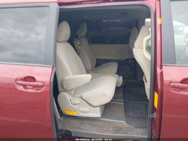 Toyota Sienna Le V6