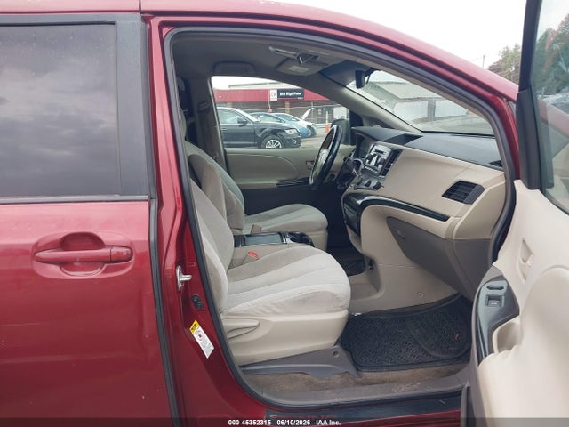 Toyota Sienna Le V6