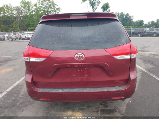 Toyota Sienna Le V6