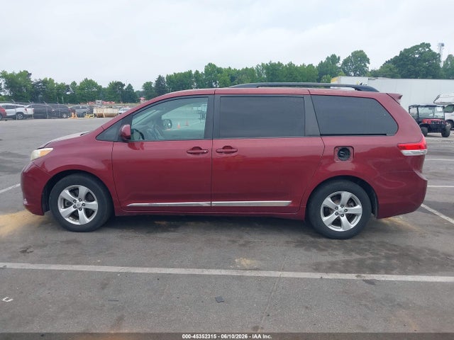 Toyota Sienna Le V6