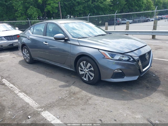 Salvage Nissan Altima Image