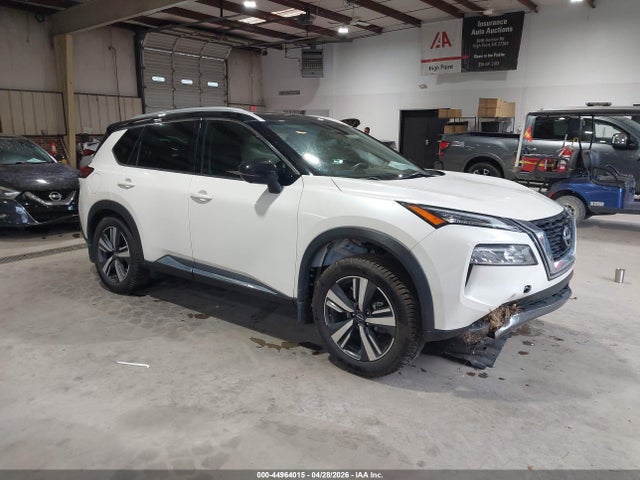 Salvage Nissan Rogue Image