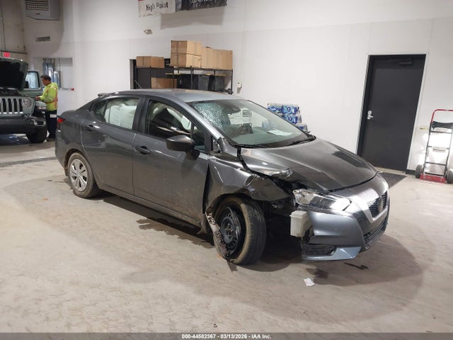 Salvage Nissan Versa Image