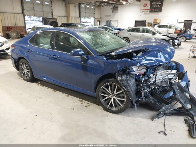 Salvage Toyota Camry Image