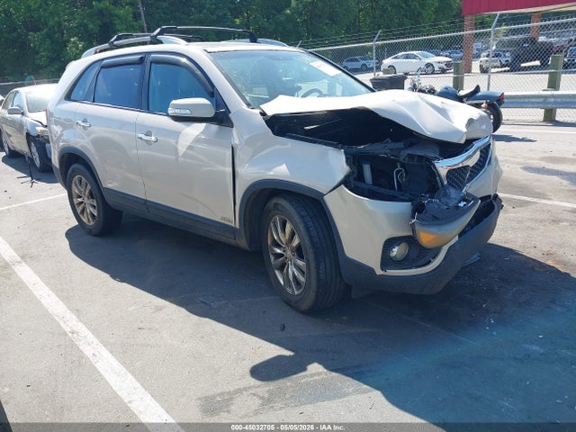Salvage Kia Sorento Image