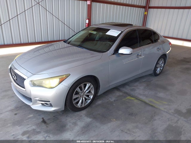 INFINITI Q50 Premium