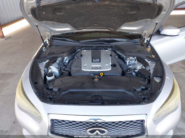 INFINITI Q50 Premium