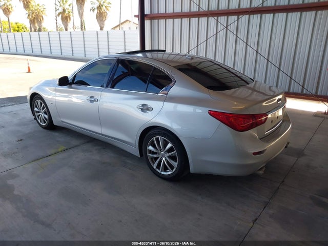 INFINITI Q50 Premium