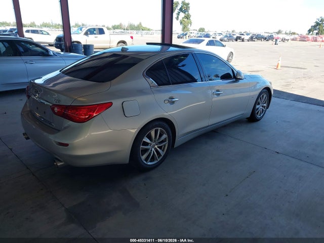 INFINITI Q50 Premium