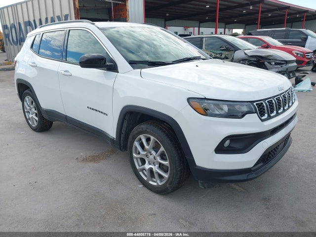 Salvage Jeep Compass Image