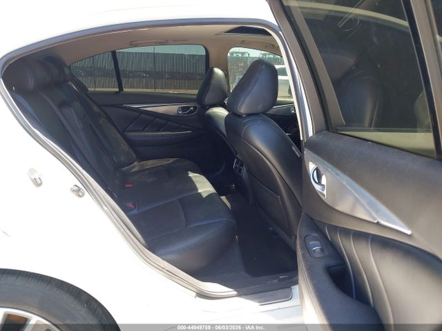 INFINITI Q50 Premium