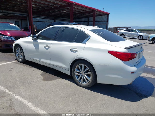 INFINITI Q50 Premium
