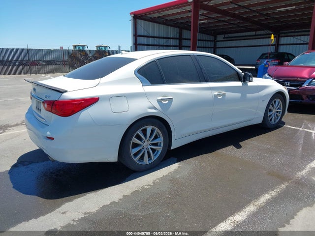 INFINITI Q50 Premium