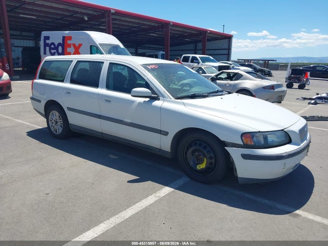 Salvage Volvo V70 Image