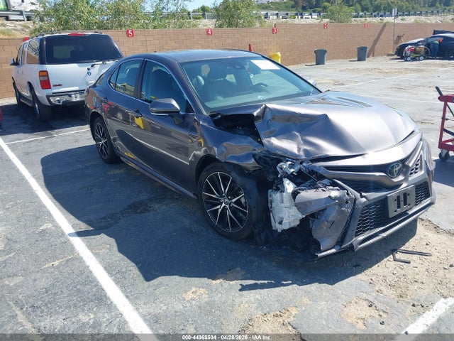 Salvage Toyota Camry Image