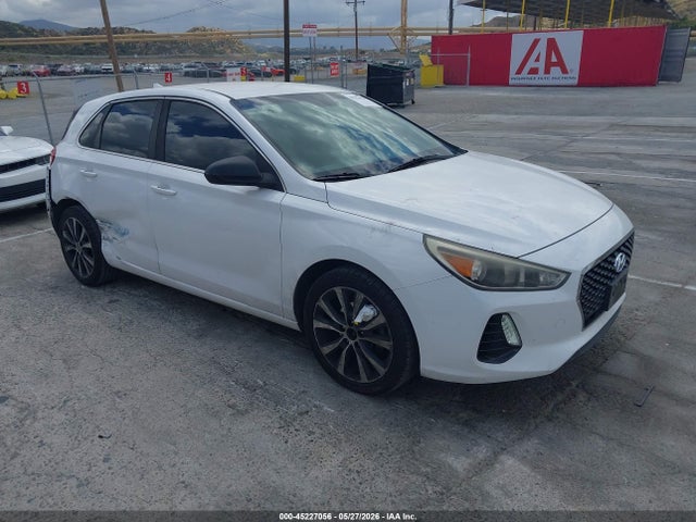 Salvage Hyundai ELANTRA Image