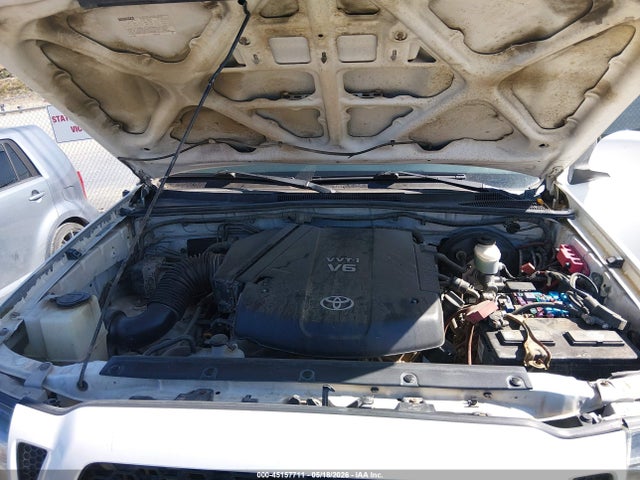 Toyota Tacoma Base V6