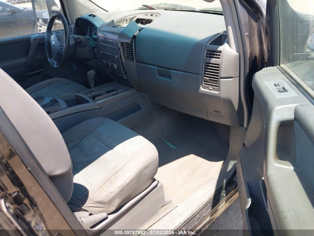 Nissan Titan Se