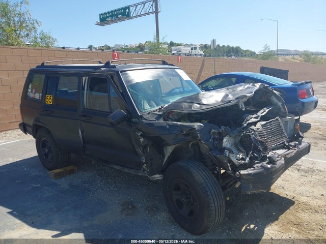 Salvage Jeep Cherokee Image