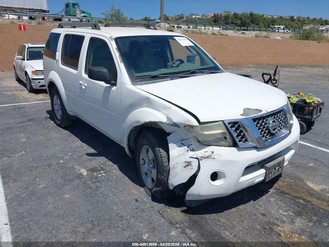 Salvage Nissan Pathfinder Image