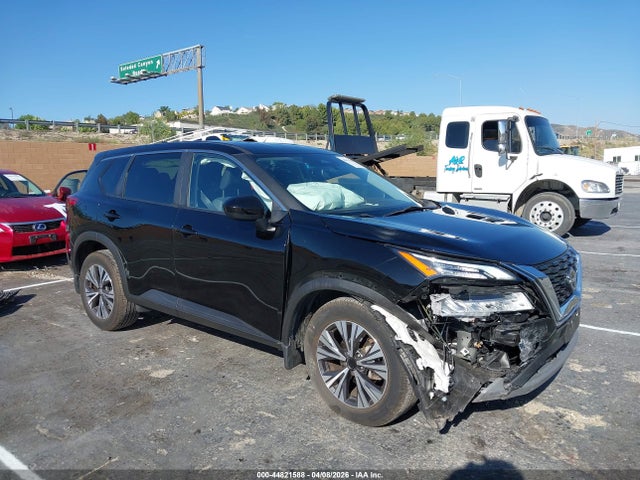 Salvage Nissan Rogue Image