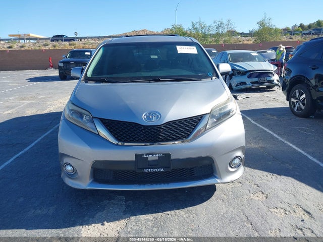 Toyota Sienna Se 8 Passenger
