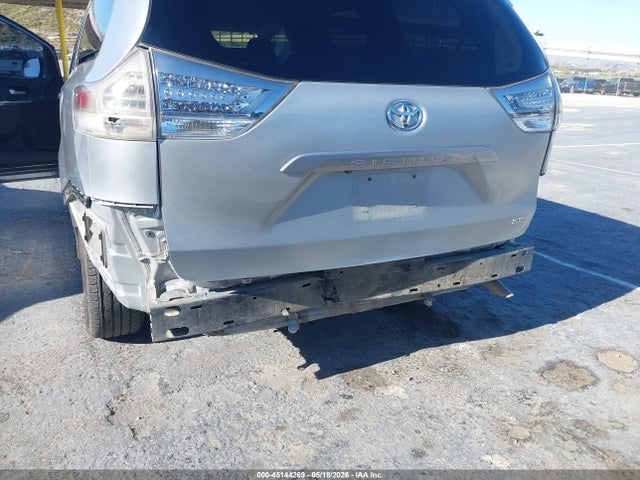 Toyota Sienna Se 8 Passenger