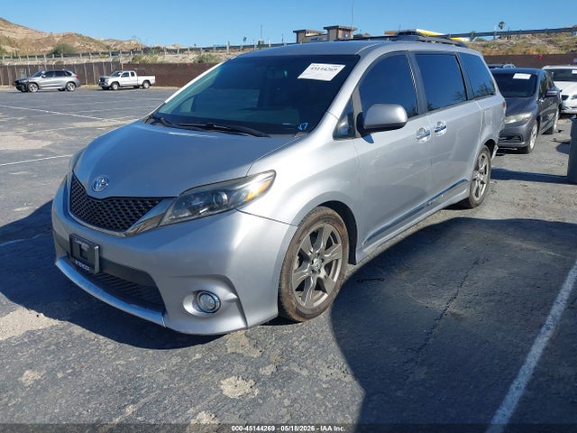 Toyota Sienna Se 8 Passenger