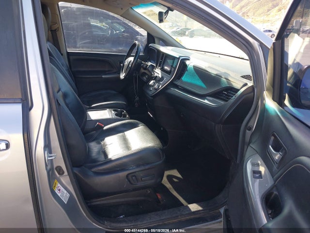 Toyota Sienna Se 8 Passenger