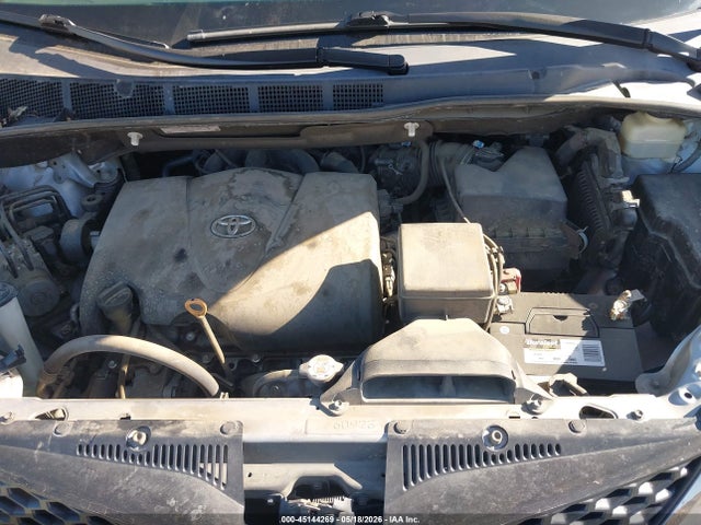 Toyota Sienna Se 8 Passenger