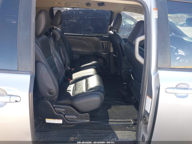 Toyota Sienna Se 8 Passenger