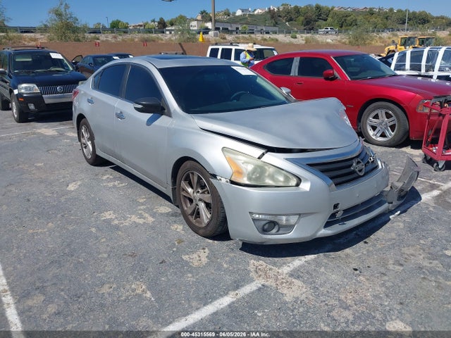 Salvage Nissan Altima Image