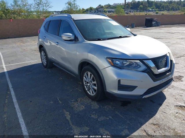 Salvage Nissan Rogue Image