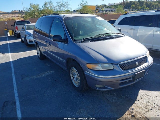 Salvage Chrysler Town & Country Image