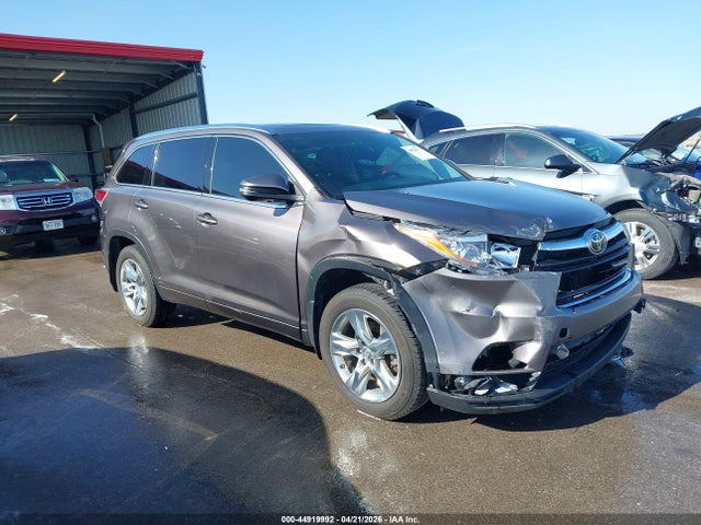 Salvage Toyota Highlander Image