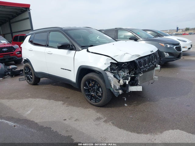 Salvage Jeep Compass Image