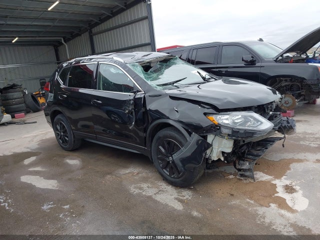 Salvage Nissan Rogue Image