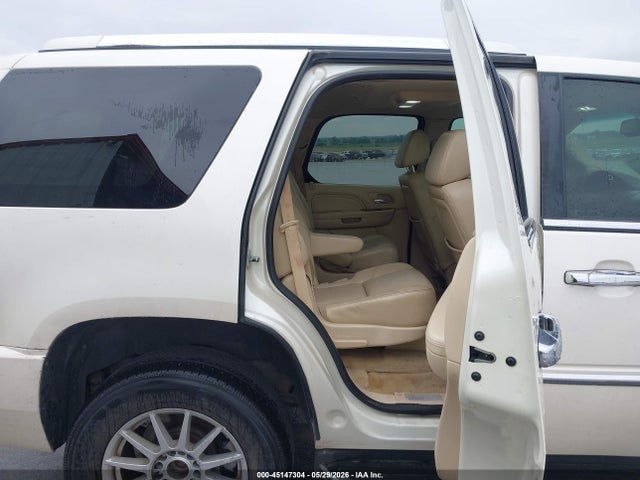 Cadillac Escalade Standard
