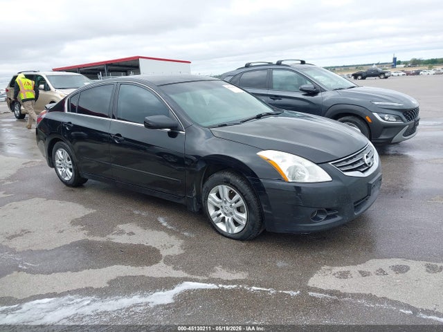 Salvage Nissan Altima Image