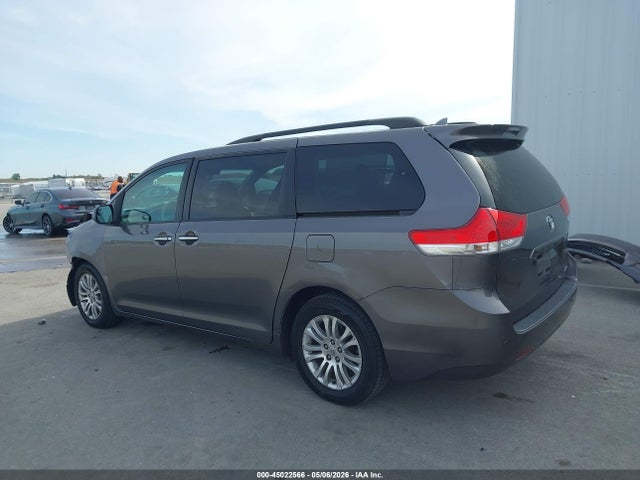 Toyota Sienna Xle V6