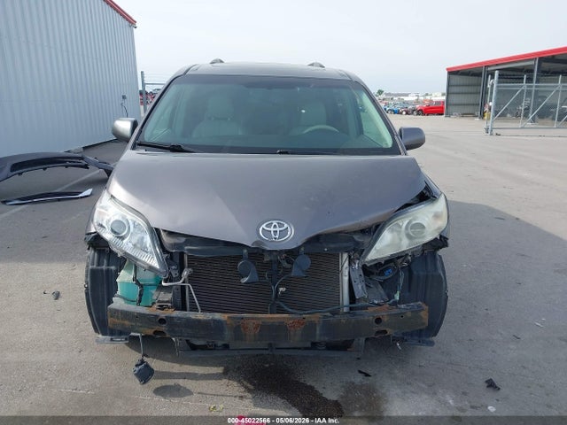 Toyota Sienna Xle V6