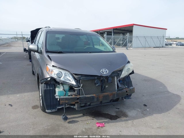 Toyota Sienna Xle V6