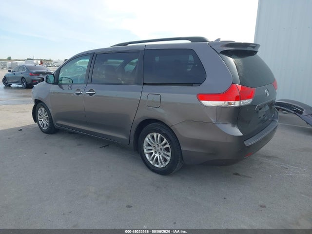 Toyota Sienna Xle V6