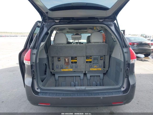 Toyota Sienna Xle V6