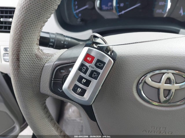 Toyota Sienna Xle V6