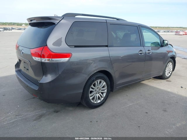Toyota Sienna Xle V6