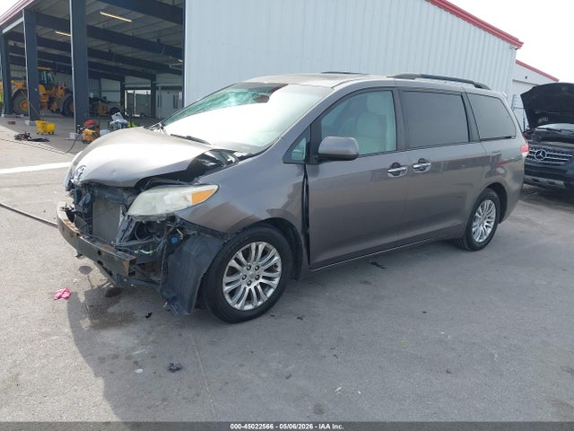 Toyota Sienna Xle V6