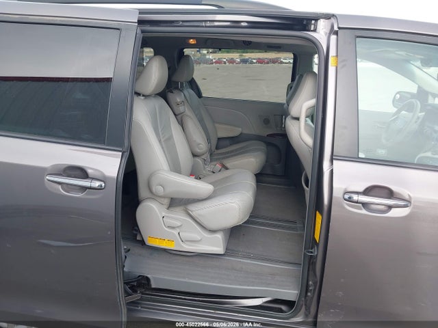 Toyota Sienna Xle V6